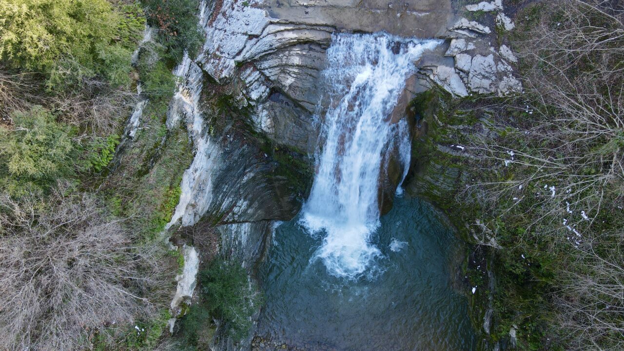 Gölalan Şelalesi kışın da ziyaretçi ağırlıyor