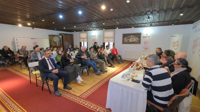 İnegöl Belediyesi’nin düzenlediği tiyatro festivali sadece sahne gösterileriyle sınırlı kalmadı.