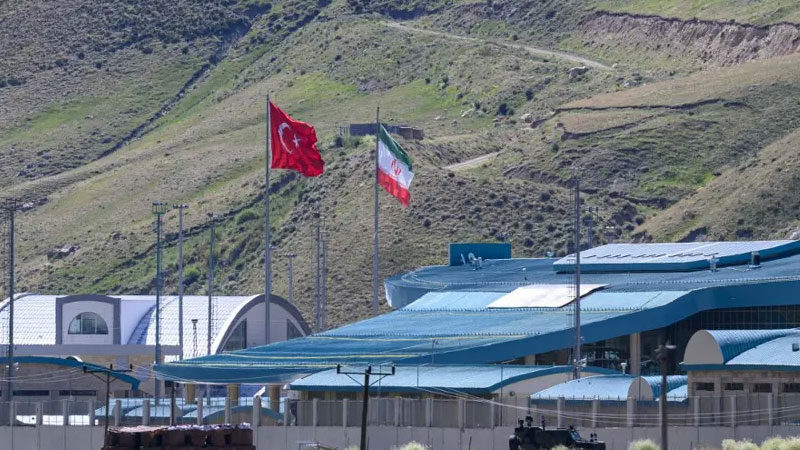 MSB açıkladı: Türkiye-İran sınırında yeni önlem hazırlığı Milli Savunma Bakanlığı, İran'daki olaylar nedeniyle şu ana kadar Türkiye'ye