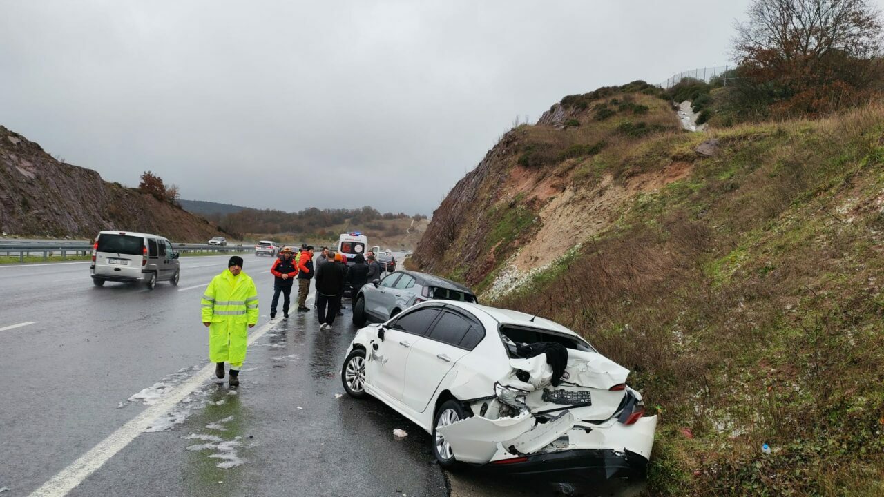 İstanbul-İzmir Otoyolu’nda zincirleme kaza: Ölü ve yaralılar var