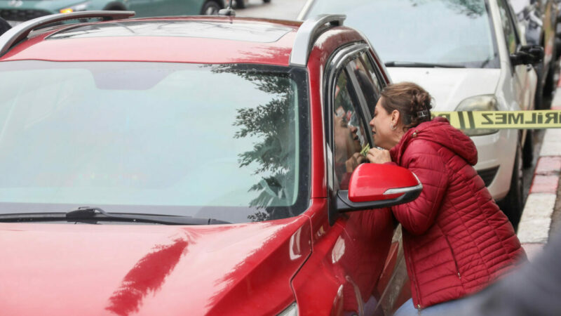 Kahreden anlar… ‘Ne olur kalk aşkım’ diyerek gözyaşı döktü Kahreden anlar… ‘Ne olur kalk aşkım’ diyerek gözyaşı döktü