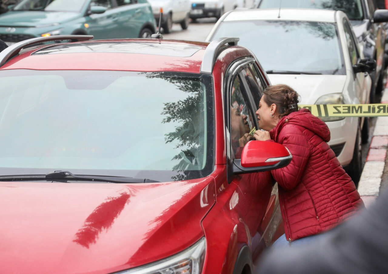 Kahreden anlar… ‘Ne olur kalk aşkım’ diyerek gözyaşı döktü
