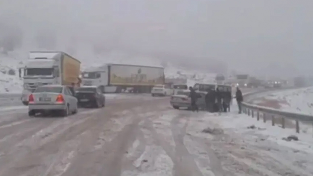 Yurtta kar esareti! Ulaşım durma noktasına geldi Yurtta kar esareti! Ulaşım durma noktasına geldi