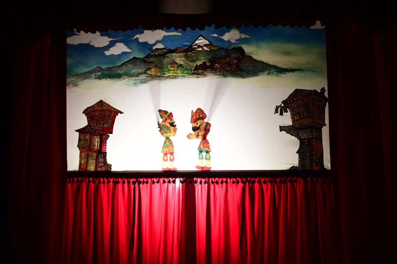 Bursa’da Karagöz perdesi çocuklar için açıldı