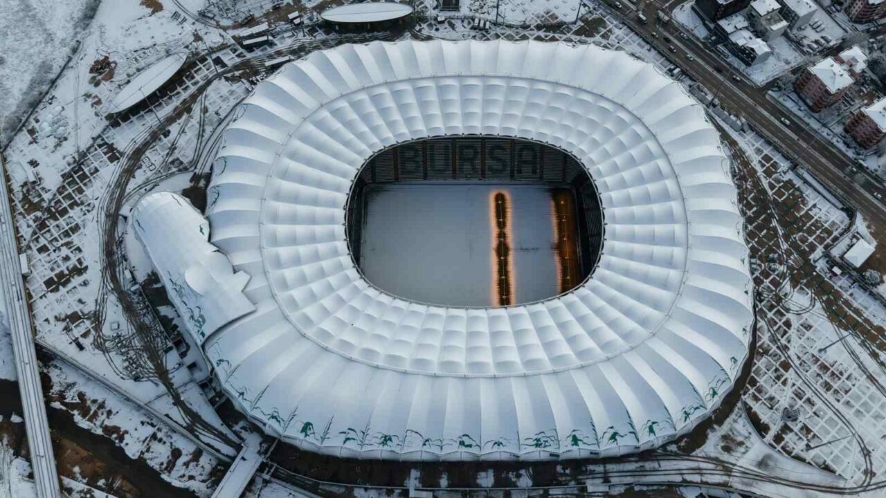 Bursaspor’un yuvası karla kaplandı! İşte muhteşem görüntüler