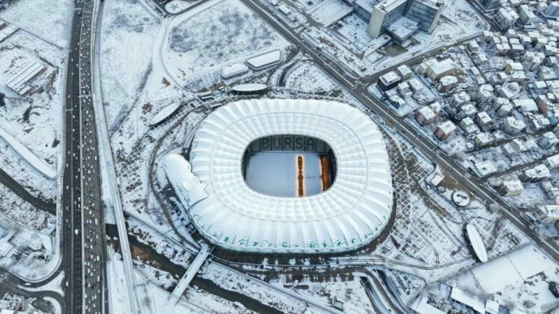 Bursaspor’un yuvası karla kaplandı! İşte muhteşem görüntüler