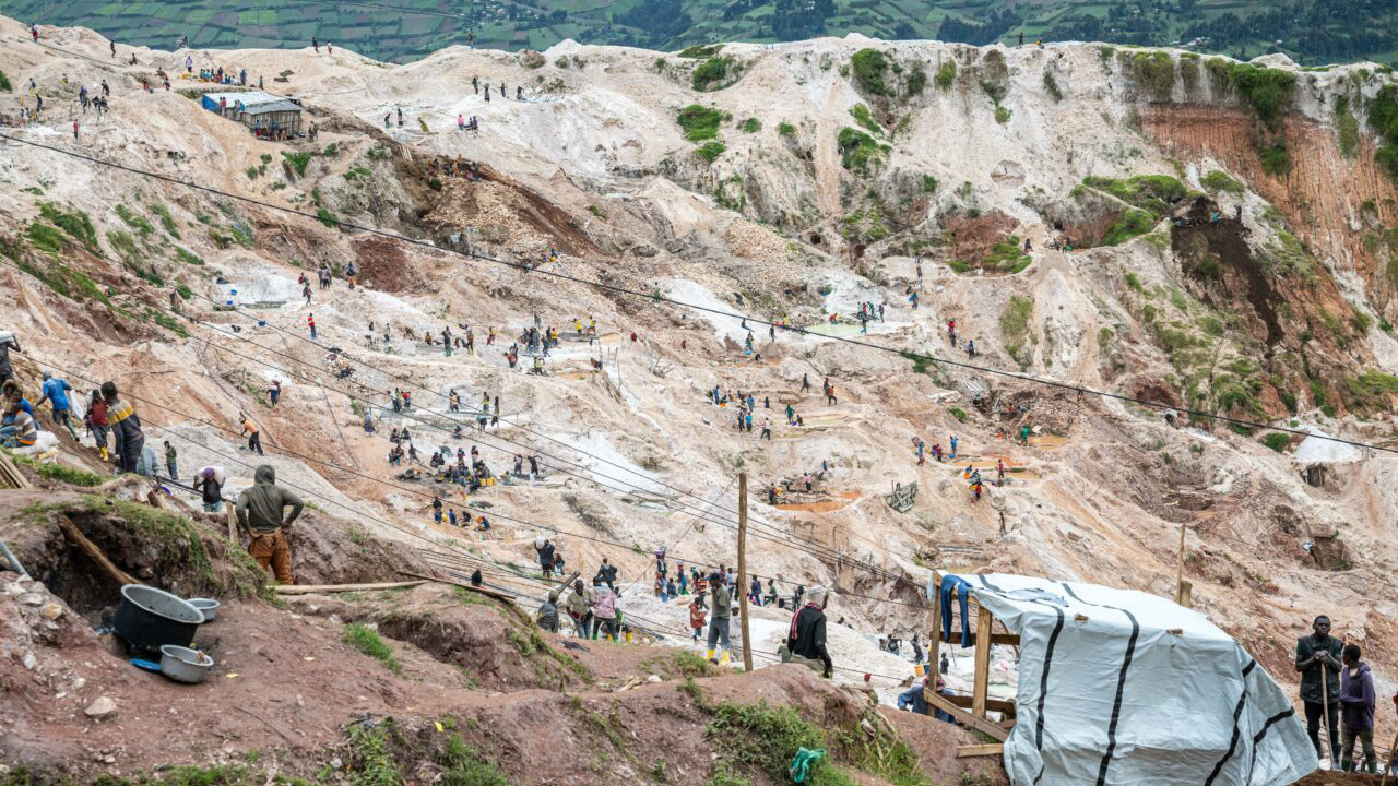 Bölgedeki tüm madenler aynı anda çöktü! Yüzlerce kişi toprak altında
