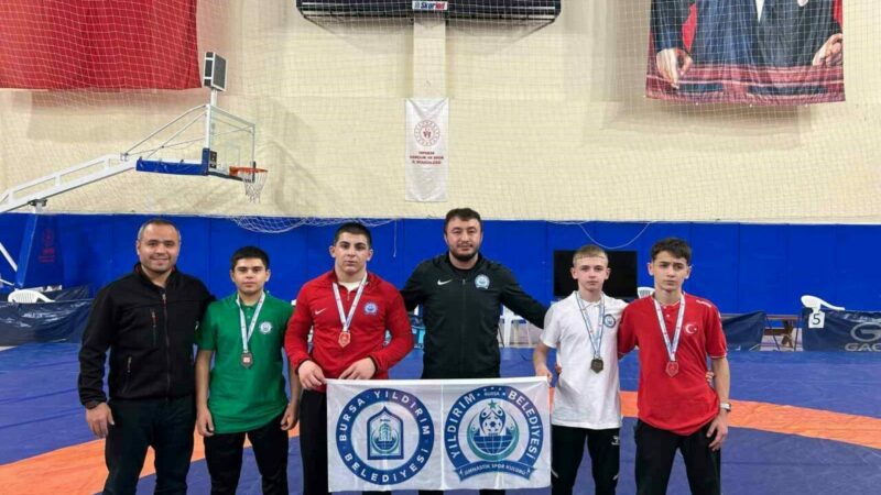 Minderde Yıldırım rüzgarı Yıldırımlı sporcular, U-17 Yıldızlar güreş grup şampiyonası’ndan 4 madalya ile
