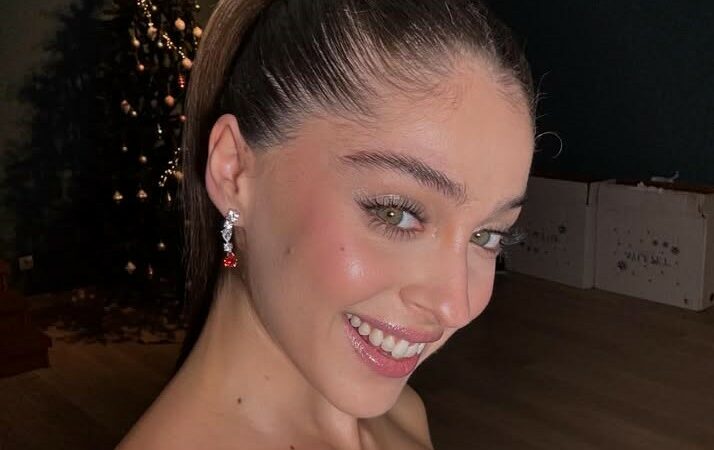 Cemre Baysel’in pozları beğeni ve yorum yağmuruna tutuldu!