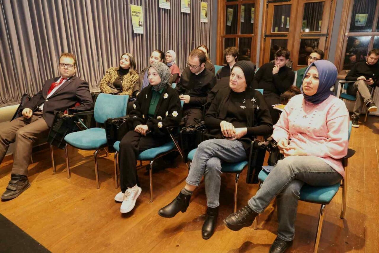 Bursa Osmangazi’de gençlere yol gösteren söyleşi
