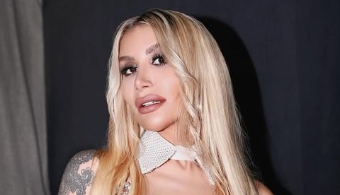 Sevgilisini öpücüklere boğduğu anlar!