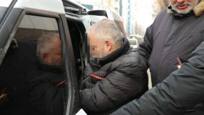 Sahte altınları bozdurmak isterken yakalandı