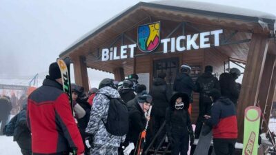 Uludağ’da sömestr yoğunluğu: Pistler hınca hınç doldu!