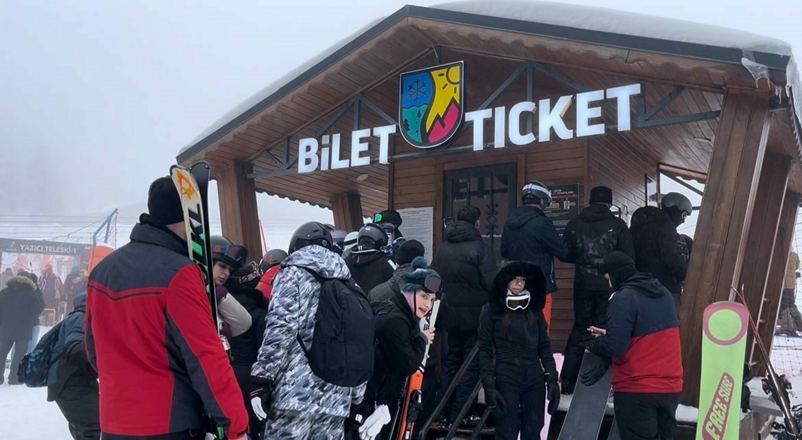 Uludağ’da sömestr yoğunluğu: Pistler hınca hınç doldu!