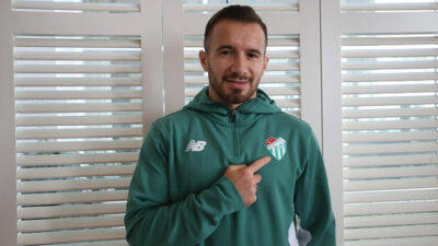 Bursaspor’un yeni transferinden çok özel açıklamalar: “Hayalimi yaşıyorum”