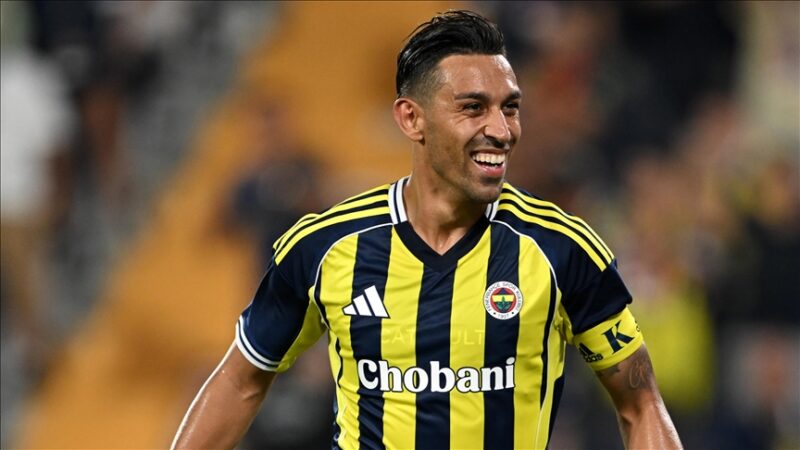 Fenerbahçe Kulübü, milli futbolcu İrfan Can Kahveci'yi Kasımpaşa'ya kiraladığını açıkladı.