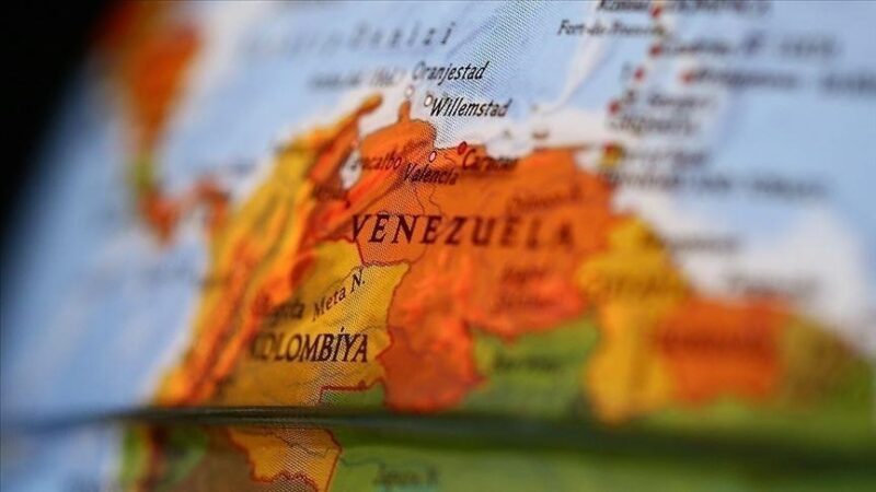 Venezuela'da, Devlet Başkanlığı Sarayı Miraflores çevresinde çok sayıda silah sesi
