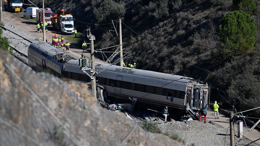 Hızlı tren faciasında ölü sayısı 41’e yükseldi