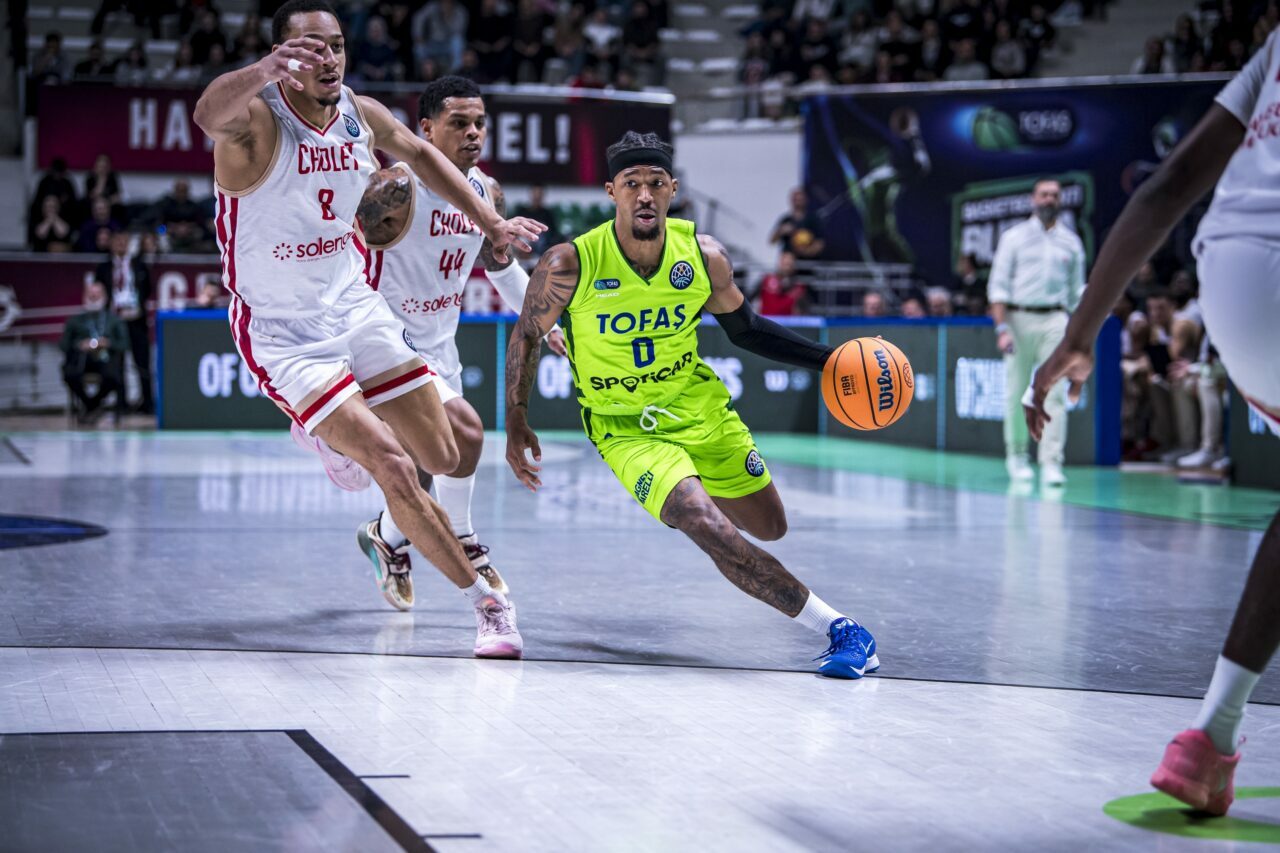 TOFAŞ evinde Cholet’i devirdi