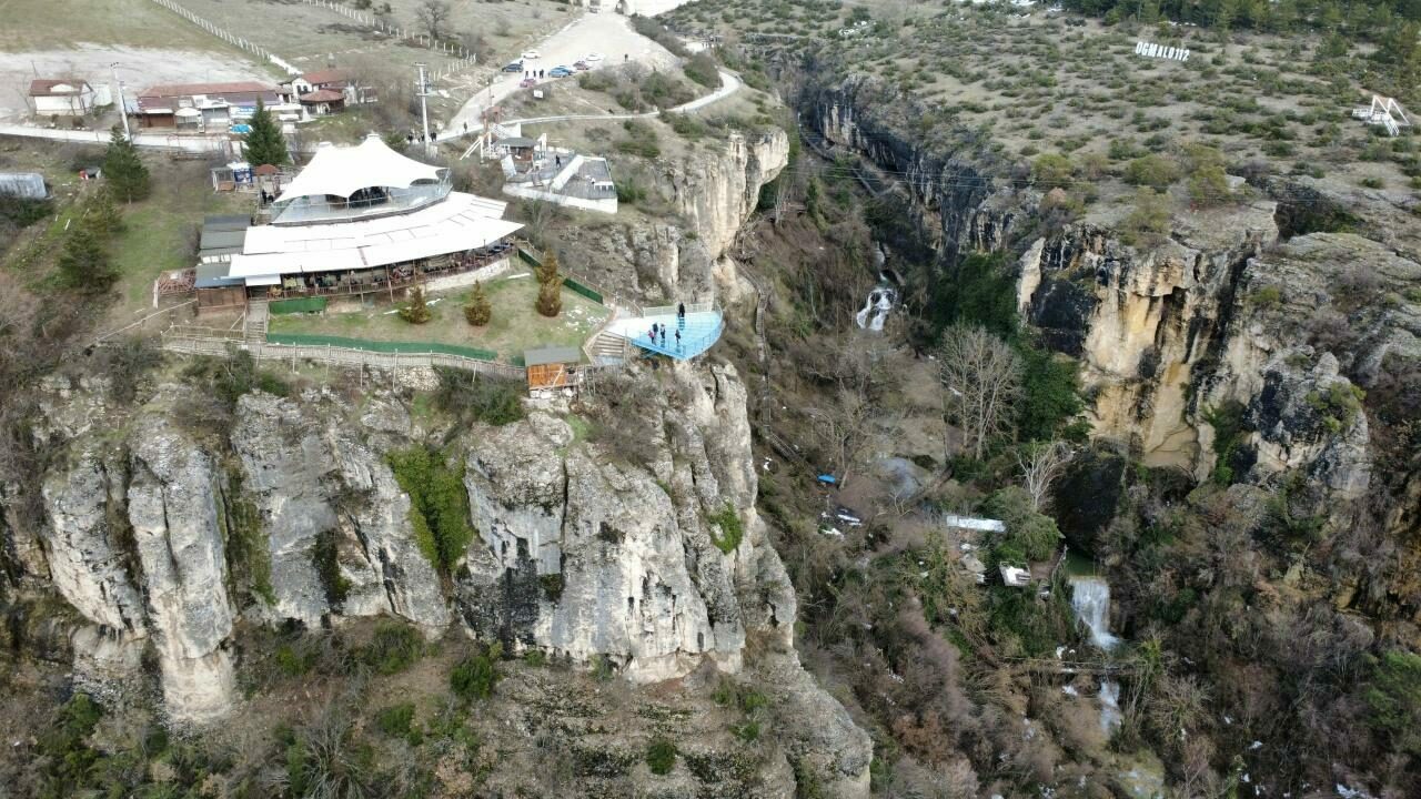 Türkiye’nin ilk cam seyir terasına ziyaretçi akını