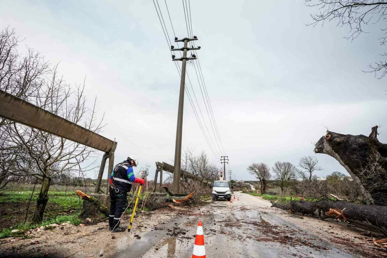UEDAŞ, Bursa’daki fırtınaya karşı teyakkuzda