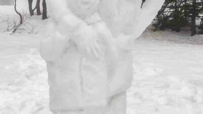 Uludağ’da kardan heykel sanat eserini aratmadı