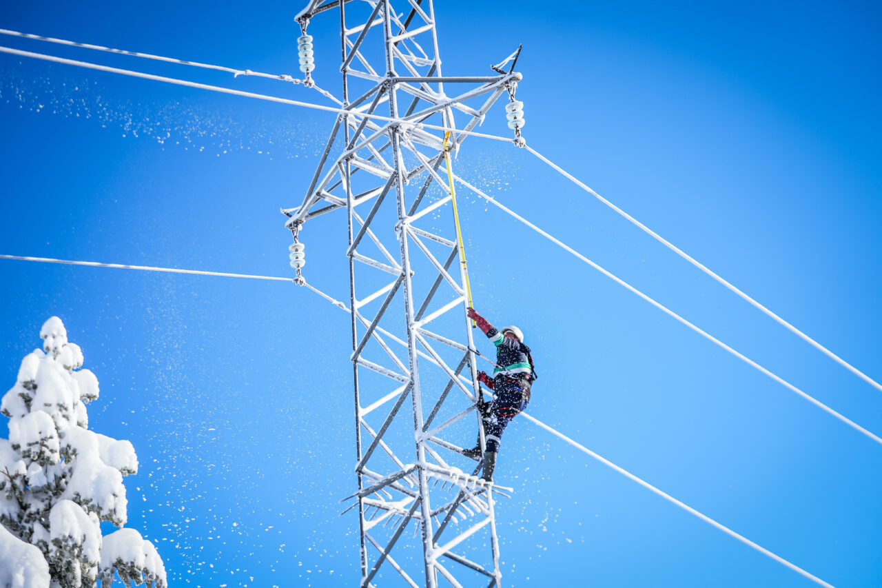 Uludağ’da kesintisiz enerji için zorlu mesai