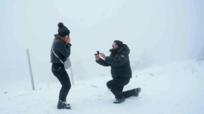 Uludağ’da yılın son ve ilk romantik sürprizleri: Karlar altında iki “Evet”