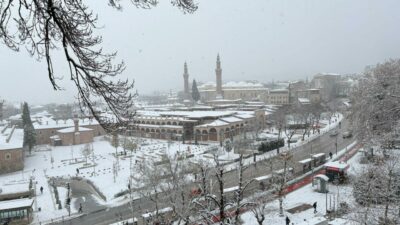 Bursa’dan kartpostallık görüntüler! İşte meydanlardaki kış neşesi