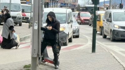 Bursa’da lodosun ortasında vatandaştan örnek hareket