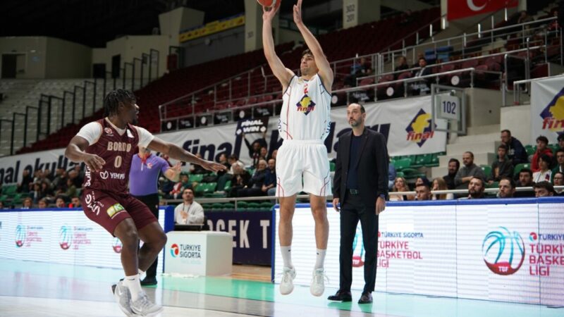 Bursa’nın basketboldaki temsilcilerinden Finalspor evinde kayıp