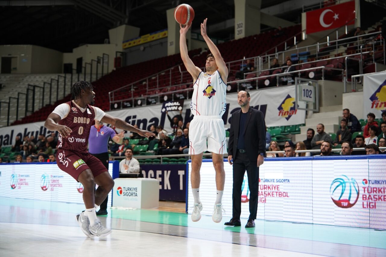 Bursa’nın basketboldaki temsilcilerinden Finalspor evinde kayıp Bursa’nın basketboldaki temsilcilerinden Finalspor evinde kayıp