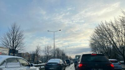 Bursa’da kar etkisi: Buz yok, trafik çok!