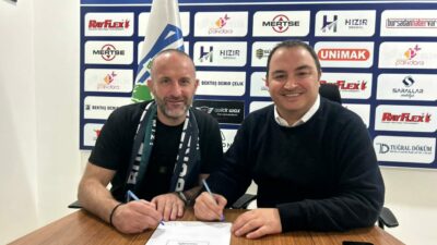 3.Lig’deki Bursa ekibi yeni hocasına imzayı attırdı