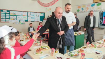 Bursa’da ‘Minik Şeflerle Zeytinli Tarifler’in ilk durağı Dereköy İlköğretim Okulu