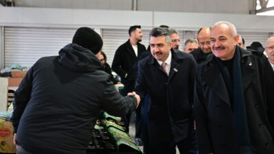 Başkan Oktay Yılmaz, pazarcı esnafıyla buluştu