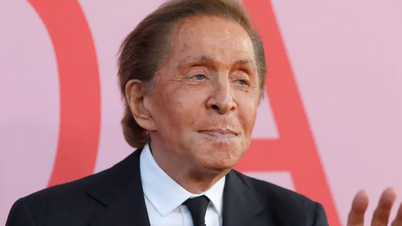 Ünlü İtalyan moda tasarımcısı Valentino Garavani'nin hayatını kaybettiği belirtildi.