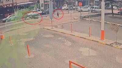 Görüntüler Bursa’dan… Yola fırlayan çocuğa çarpmamak için…