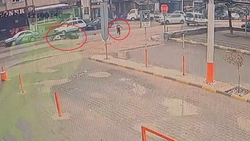 Görüntüler Bursa’dan… Yola fırlayan çocuğa çarpmamak için… Bursa'nın İnegöl ilçesinde yola fırlayan N.T.'ye (6) çarpmamak için ani
