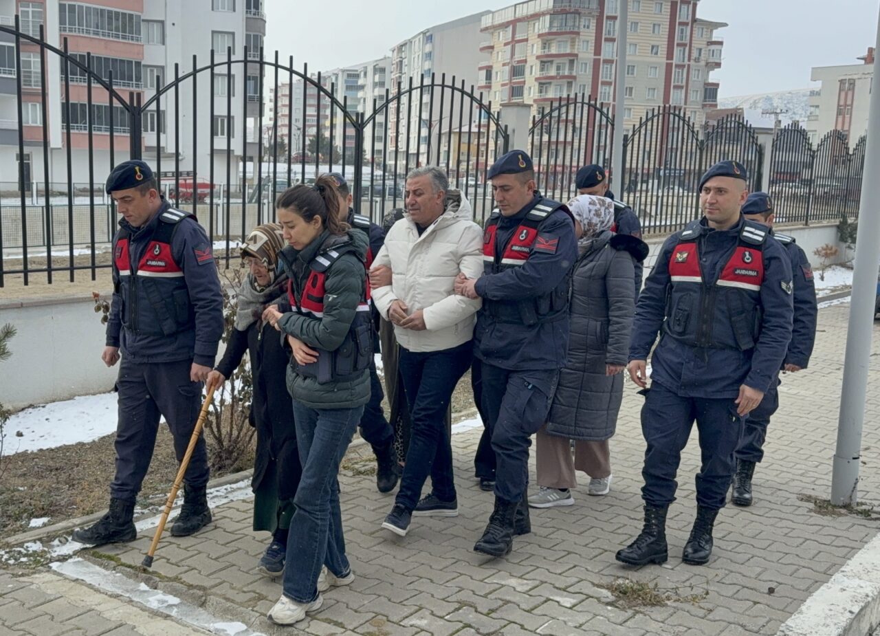 65 yıl önce ölen kadının kimliğiyle dolandırıcılık yapmışlar
