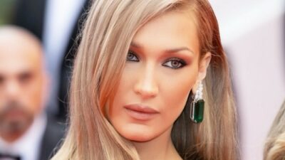 Dekoltesine bakan bir daha baktı!