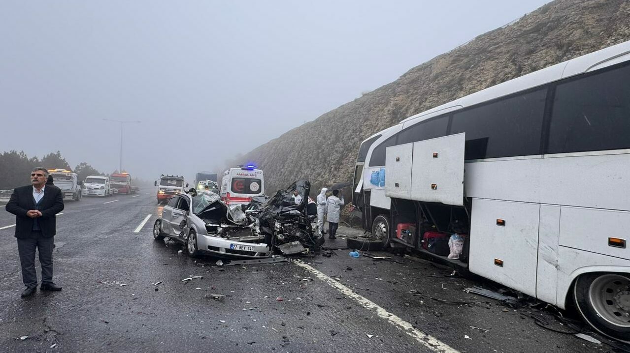 Zincirleme kaza: Ölü ve yaralılar var