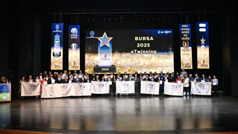 Bursa'da düzenlenen eTwinning Okul Etiketi ve Kalite Etiketi Belge Takdim