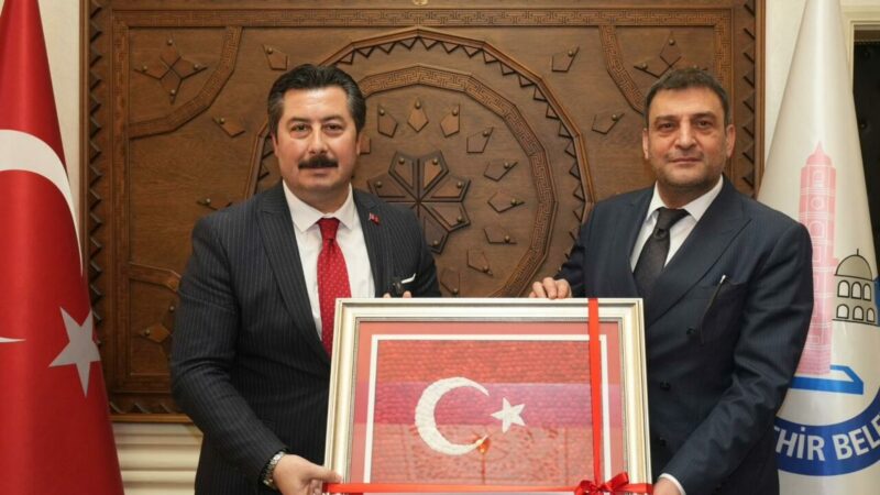 Yenişehir Belediye Başkanı Özel’e MHP Bursa İl Başkanı Tekin’den ziyaret Yenişehir Belediye Başkanı Özel’e MHP Bursa İl Başkanı Tekin’den ziyaret