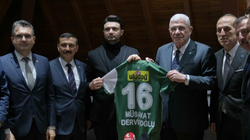 İYİ Parti lideri Müsavat Dervişoğlu’ndan Bursaspor’a ziyaret İYİ Parti Genel Başkanı Müsavat Dervişoğlu ve heyeti, Bursaspor’u Özlüce