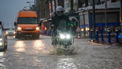 Caddeler su altında kaldı!