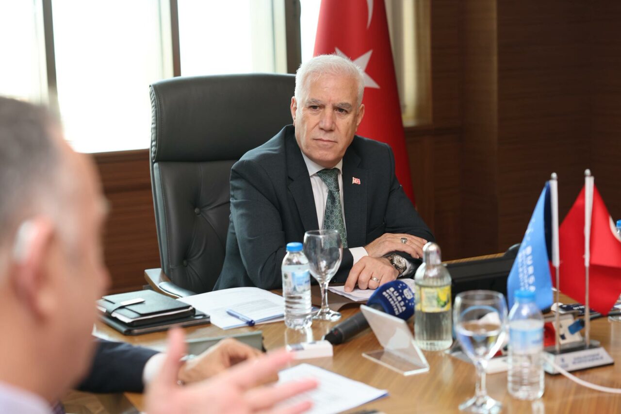 ‘Tekstil Bursa’yı terk ediyor’ diyen Başkan Bozbey, Bursa İş Ofisi’ne başvuru sayısını açıkladı