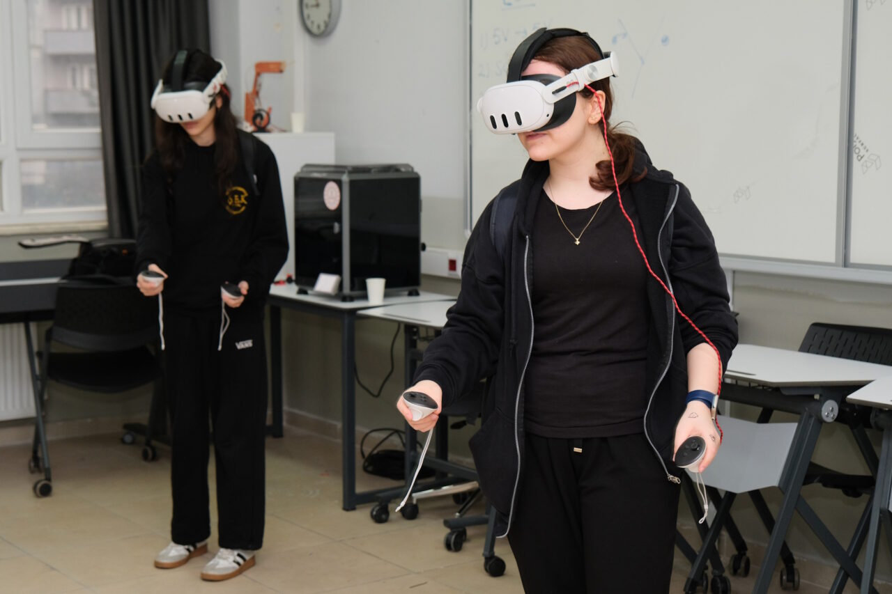 Bursa’da kızlarla bilim günü