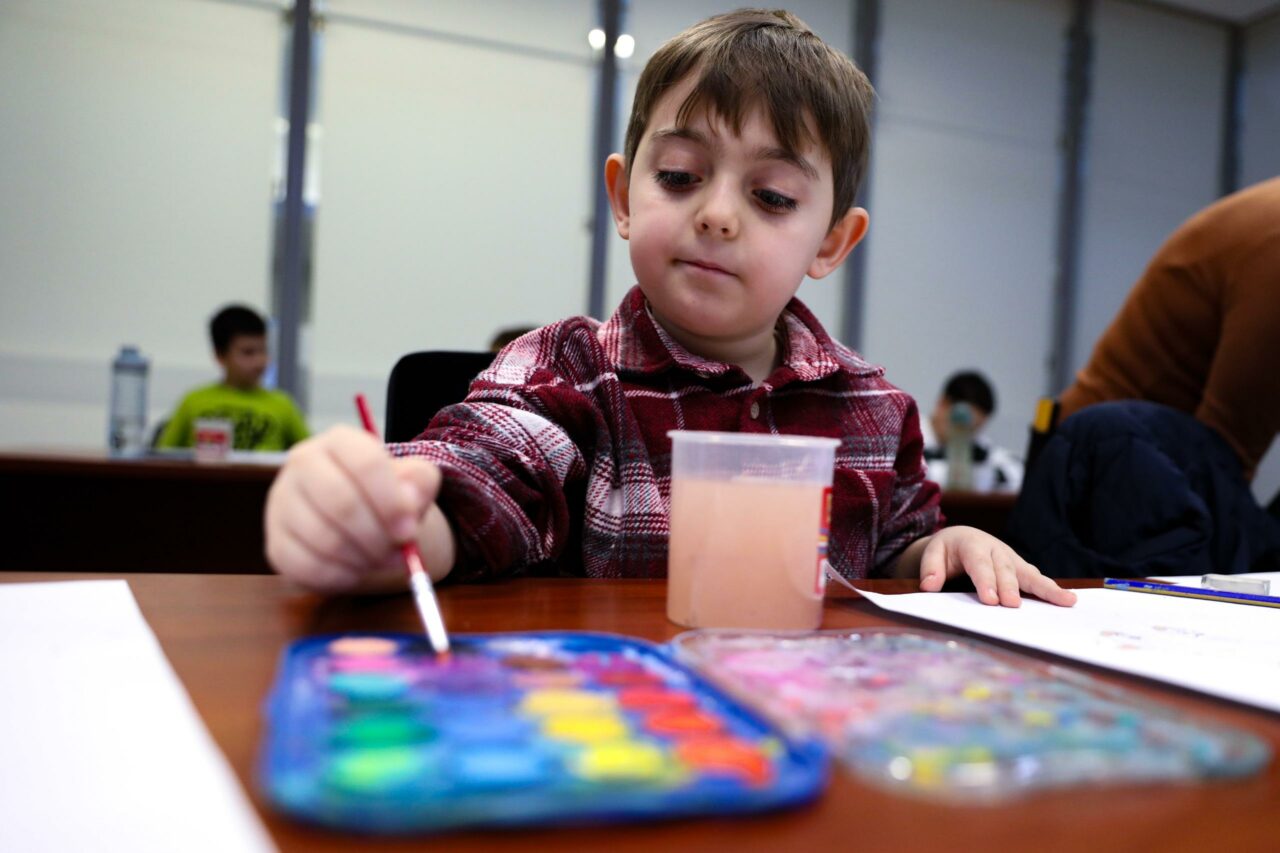 Bursa’da çocuklar bir günlüğüne ressam oldu
