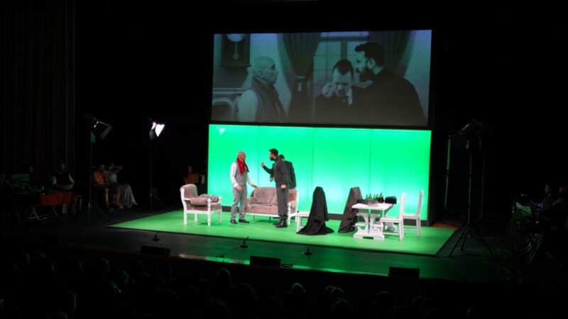 ‘Adiller’ Bursa seyircisiyle buluştu ‘Adiller’ Bursa seyircisiyle buluştu